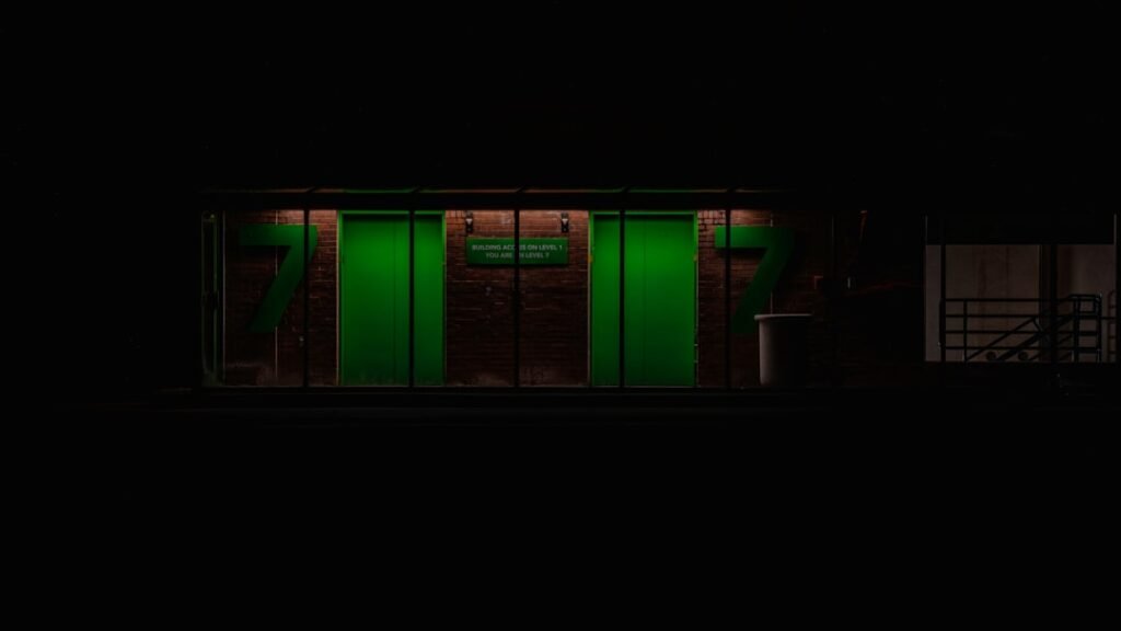 Photo Industrial elevator