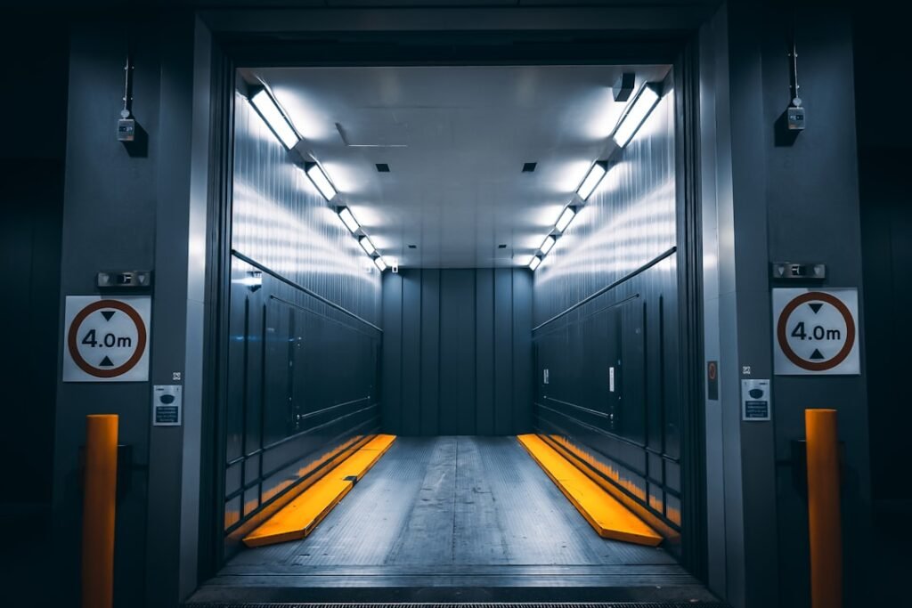 Photo Service elevator