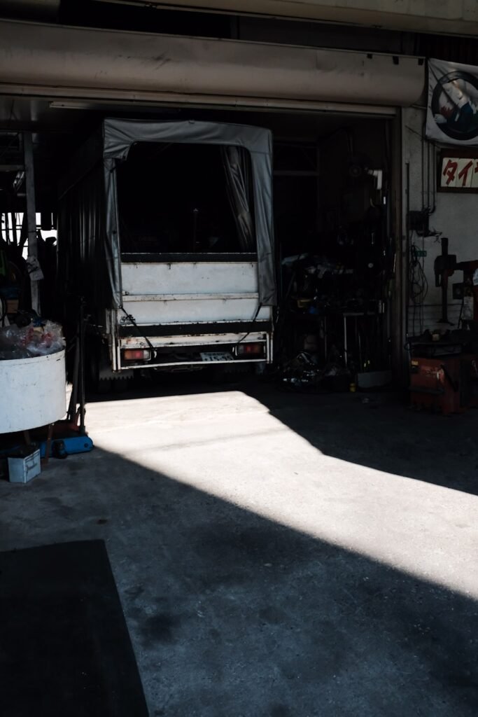 Photo "How to Install a Hydraulic Car Lift in Your Home Garage"
