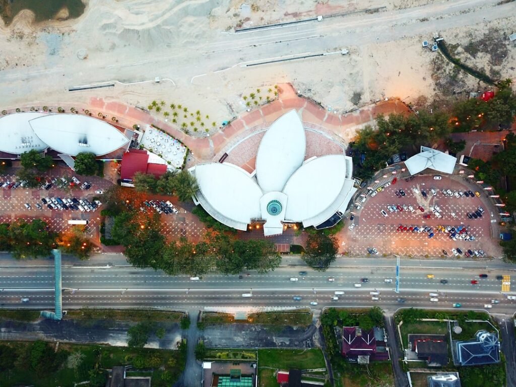 Photo industrial hoist installation Malaysia