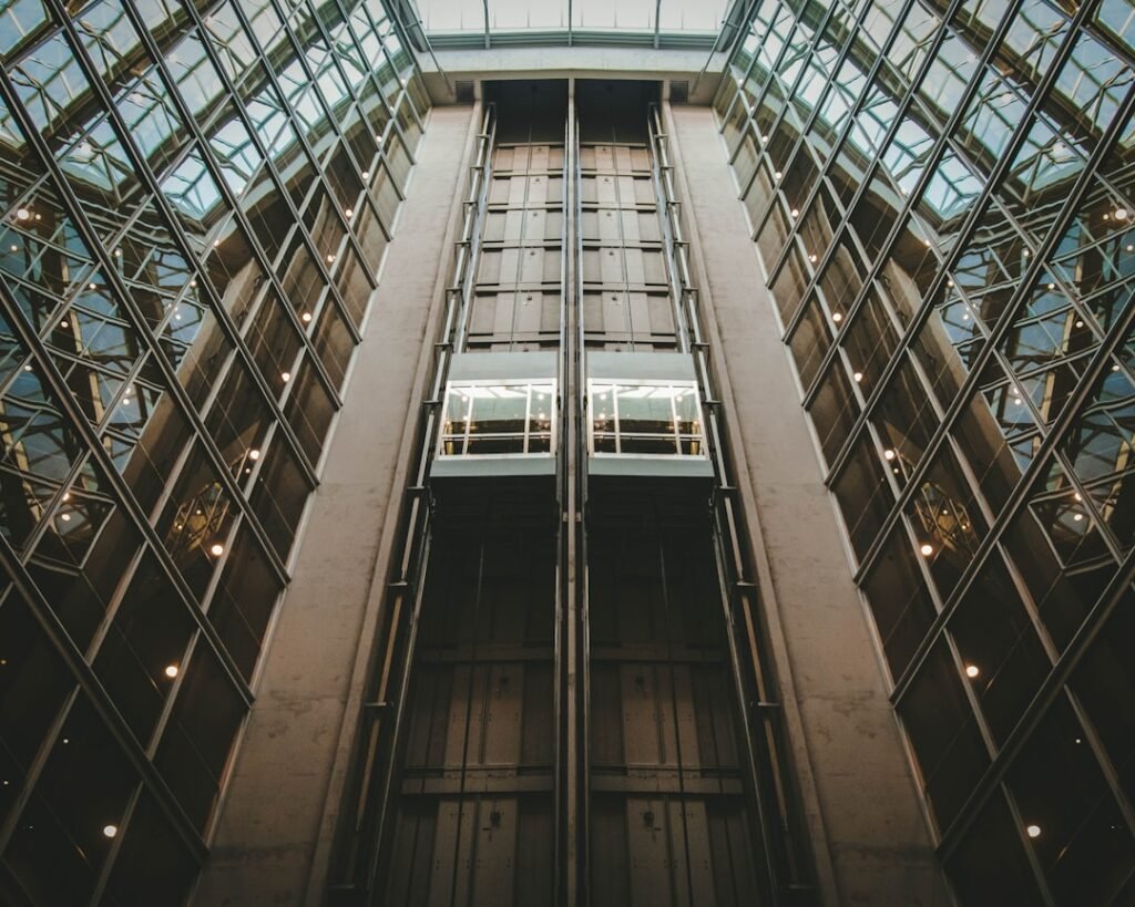 Photo lift office building efficiency