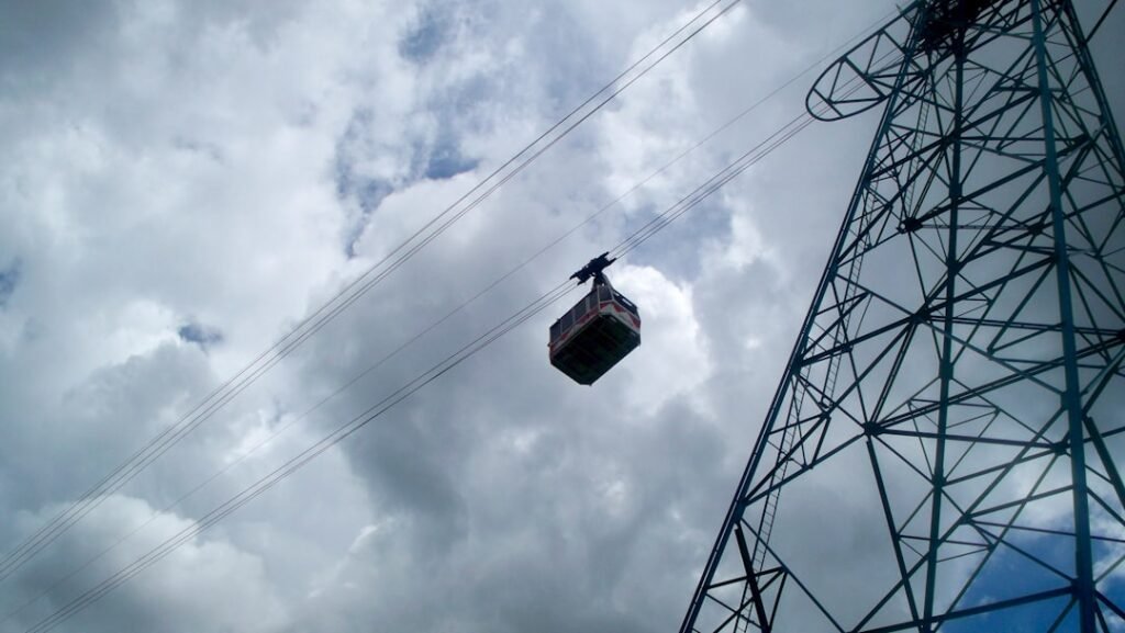 Photo energy efficient lift