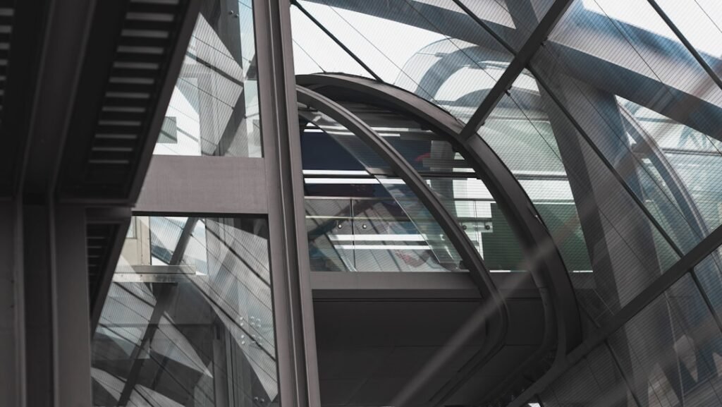 Photo glass passenger lift