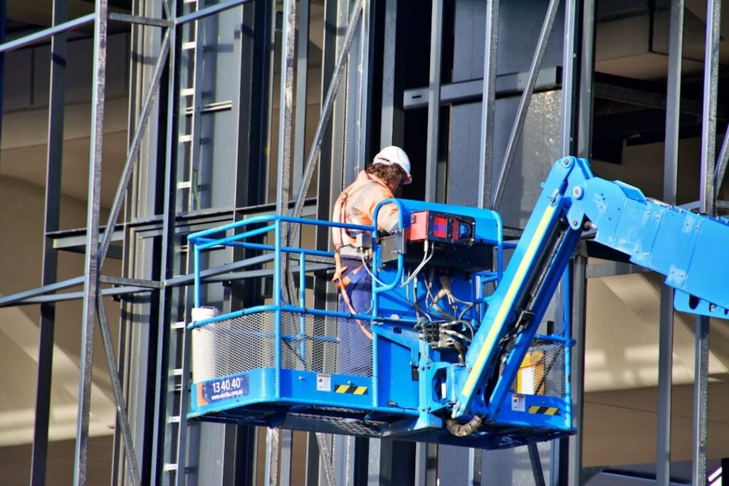Photo industrial lift maintenance services