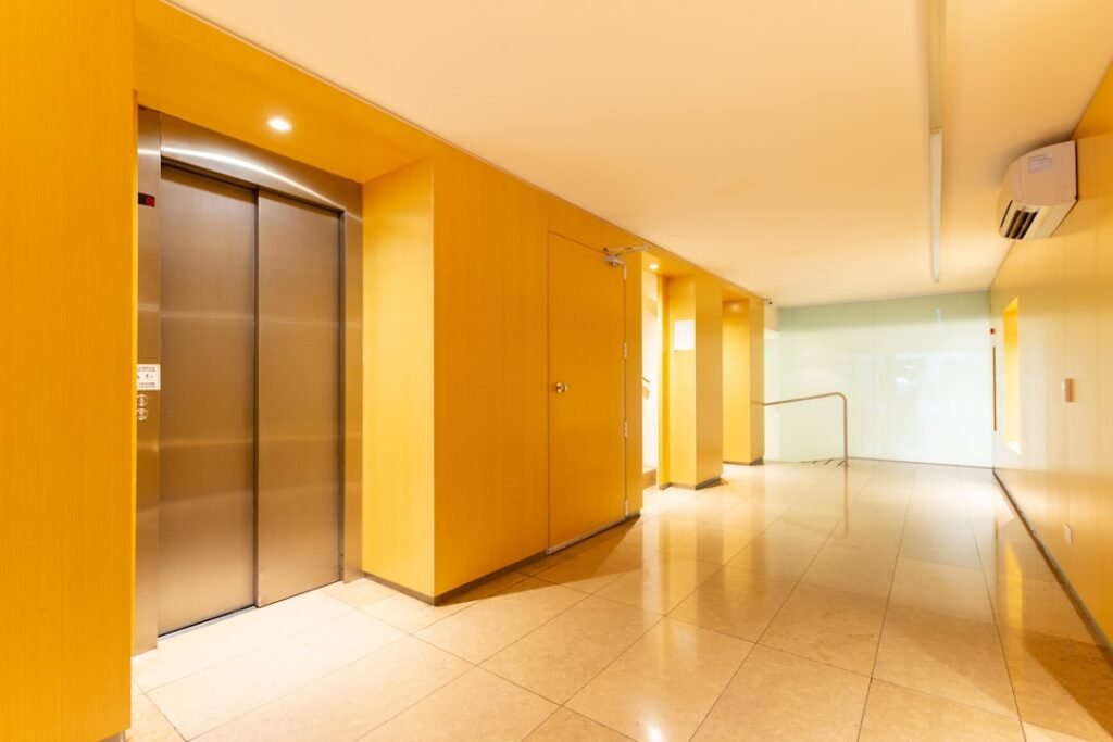 Photo elevator