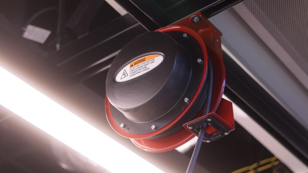 Photo goods hoist