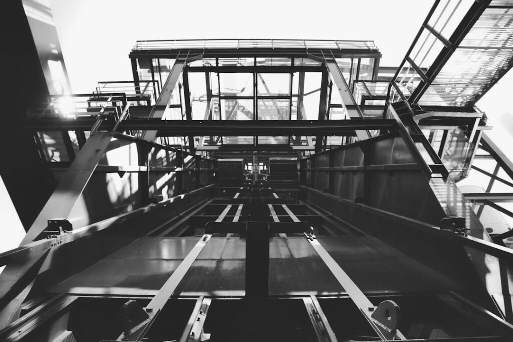 Photo Industrial Lift Maintenance