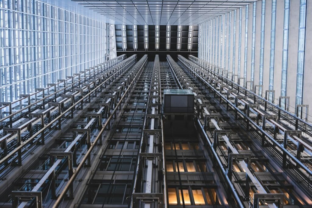Photo Goods Lift