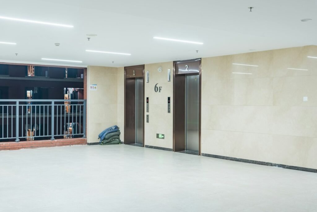 Photo passenger lift safety guidelines
