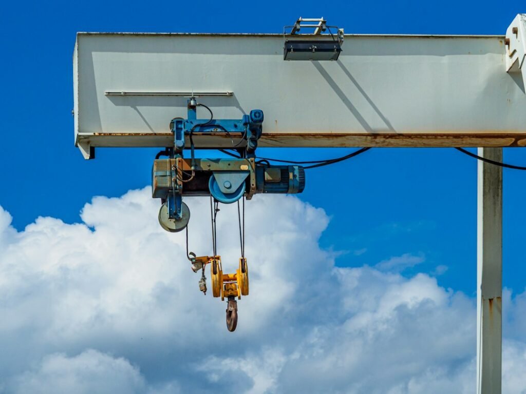 Photo hydraulic goods hoists benefits uses
