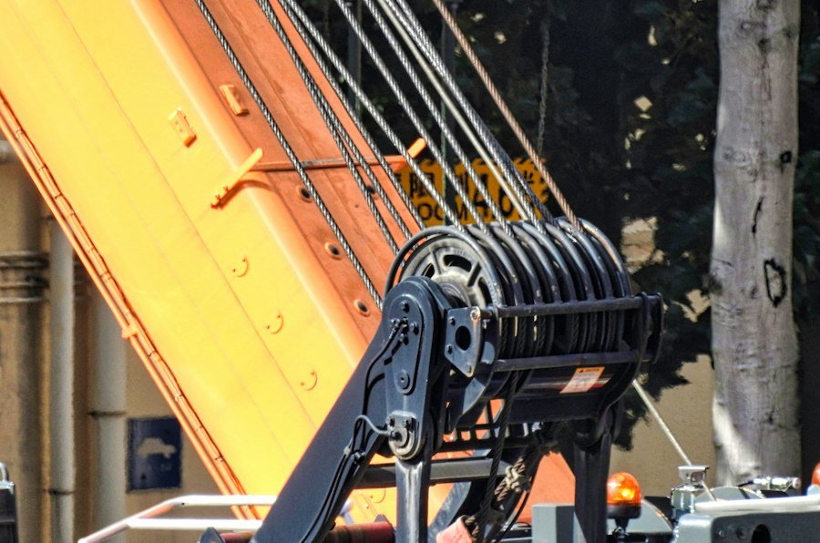 hydraulic goods hoists benefits uses